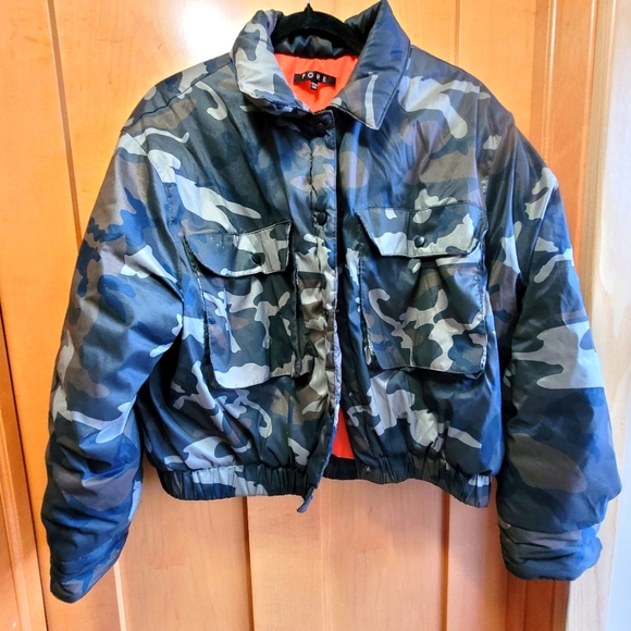 Camo Puffer Jacket - Picture 2 of 6